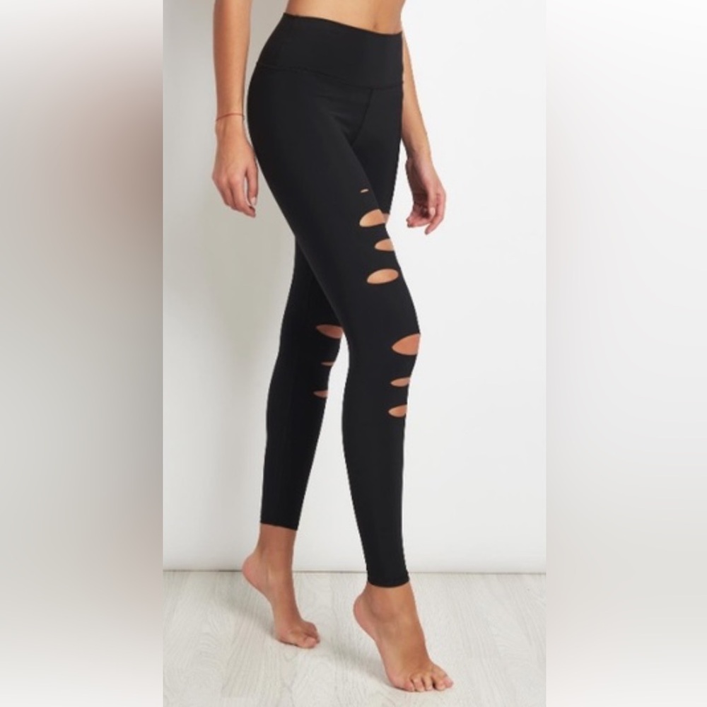ALO Yoga Ripped Warrior Legging 🖤